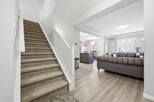 9 Osborne Link, Airdrie, AB 