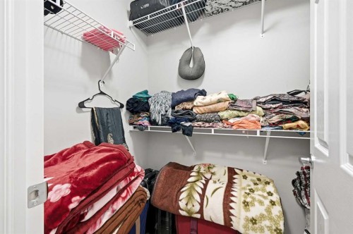 9 Osborne Link, Airdrie, AB 