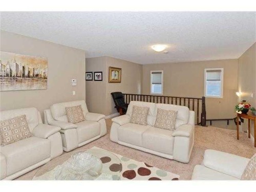46 Mahogany Passage Se, Calgary, AB - Indoor Photo Showing Living Room