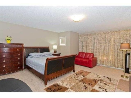 46 Mahogany Passage Se, Calgary, AB - Indoor Photo Showing Bedroom
