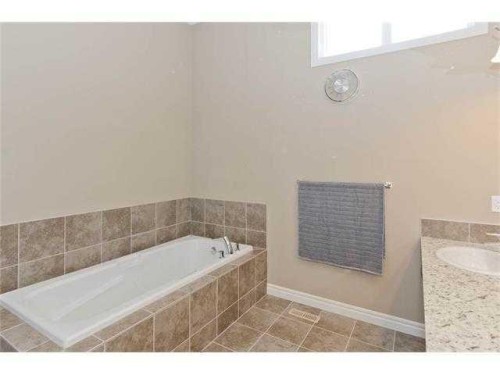 46 Mahogany Passage Se, Calgary, AB - Indoor Photo Showing Bathroom