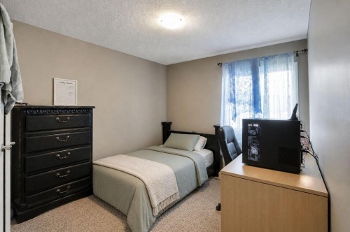 46 Mahogany Passage Se, Calgary, AB - Indoor Photo Showing Bedroom