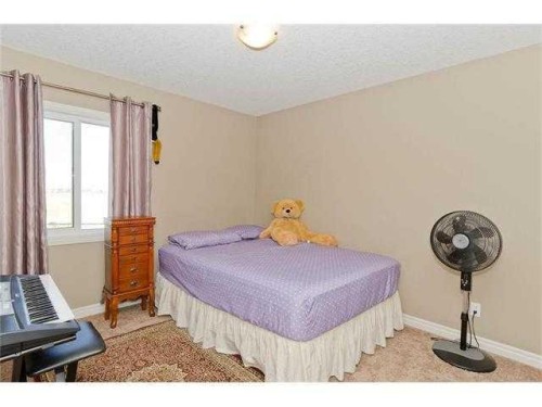 46 Mahogany Passage Se, Calgary, AB - Indoor Photo Showing Bedroom