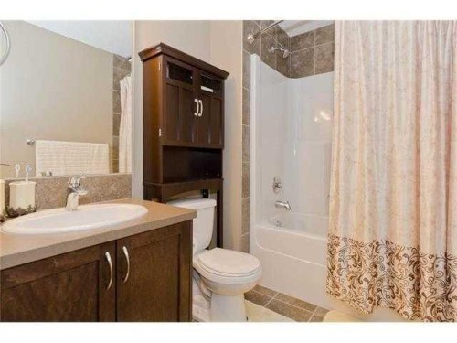 46 Mahogany Passage Se, Calgary, AB - Indoor Photo Showing Bathroom