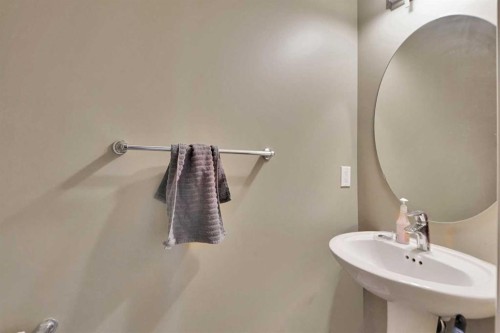46 Mahogany Passage Se, Calgary, AB - Indoor Photo Showing Bathroom
