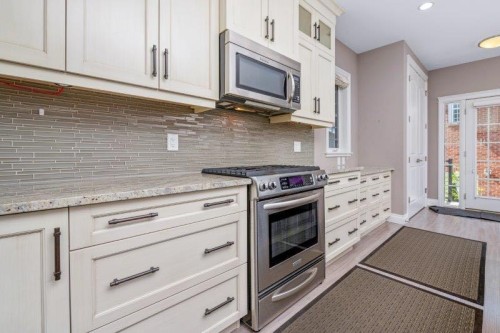 1 Murmansk Way Sw, Calgary, AB - Indoor Photo Showing Kitchen With Upgraded Kitchen