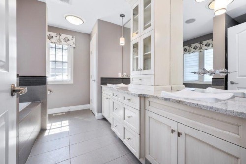 1 Murmansk Way Sw, Calgary, AB - Indoor Photo Showing Bathroom