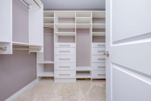 1 Murmansk Way Sw, Calgary, AB - Indoor With Storage