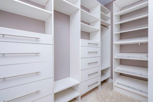1 Murmansk Way Sw, Calgary, AB - Indoor Photo Showing Other Room
