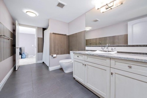 1 Murmansk Way Sw, Calgary, AB - Indoor Photo Showing Bathroom