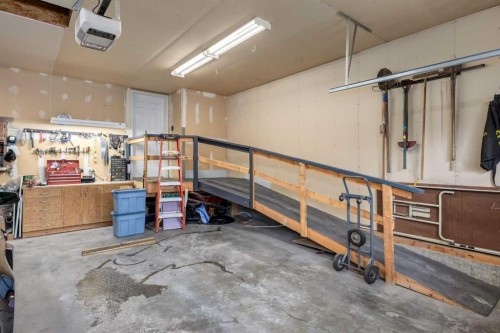 24 Sunmeadows Court Se, Calgary, AB - Indoor Photo Showing Garage