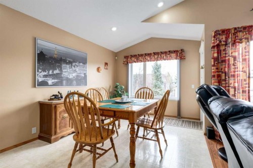 24 Sunmeadows Court Se, Calgary, AB - Indoor Photo Showing Dining Room
