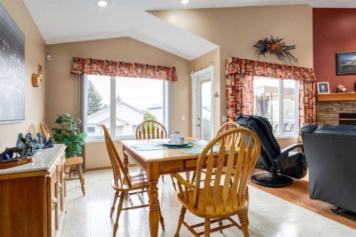 24 Sunmeadows Court Se, Calgary, AB - Indoor Photo Showing Dining Room
