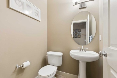 417 Silverado Boulevard Sw, Calgary, AB - Indoor Photo Showing Bathroom