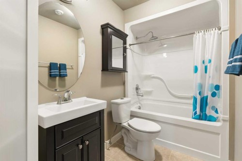 417 Silverado Boulevard Sw, Calgary, AB - Indoor Photo Showing Bathroom