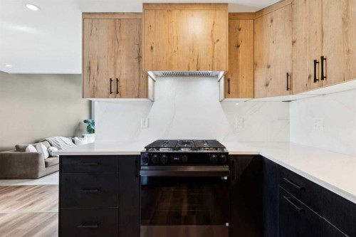 57-28 Berwick Crescent Nw, Calgary, AB - Indoor Photo Showing Kitchen
