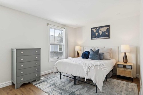 57-28 Berwick Crescent Nw, Calgary, AB - Indoor Photo Showing Bedroom