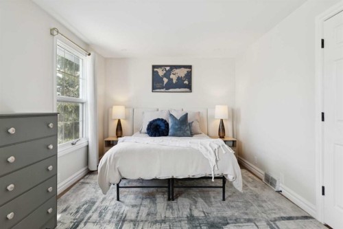 57-28 Berwick Crescent Nw, Calgary, AB - Indoor Photo Showing Bedroom