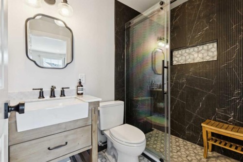 57-28 Berwick Crescent Nw, Calgary, AB - Indoor Photo Showing Bathroom