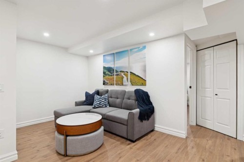 57-28 Berwick Crescent Nw, Calgary, AB - Indoor