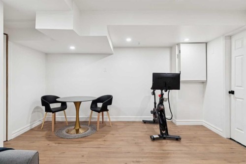 57-28 Berwick Crescent Nw, Calgary, AB - Indoor Photo Showing Gym Room