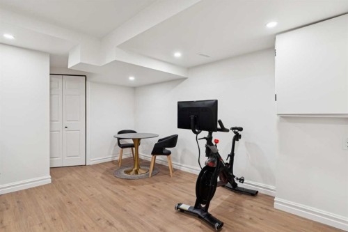 57-28 Berwick Crescent Nw, Calgary, AB - Indoor Photo Showing Gym Room