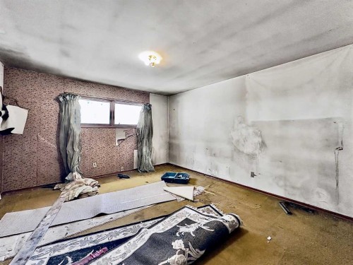 7204 21A Street Se, Calgary, AB - Indoor Photo Showing Other Room