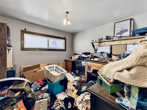 7204 21A Street Se, Calgary, AB - Indoor Photo Showing Other Room