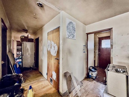 7204 21A Street Se, Calgary, AB - Indoor
