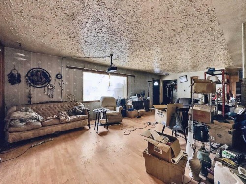7204 21A Street Se, Calgary, AB - Indoor
