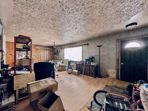 7204 21A Street Se, Calgary, AB - Indoor Photo Showing Other Room