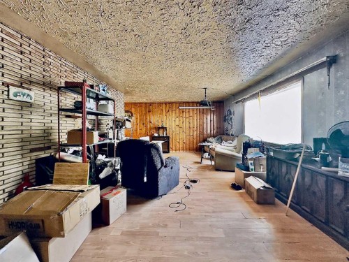 7204 21A Street Se, Calgary, AB - Indoor Photo Showing Other Room