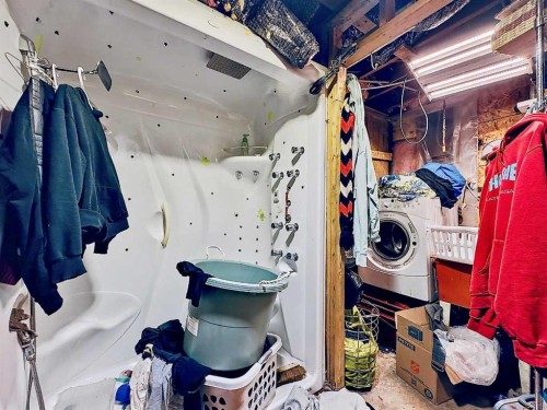 7204 21A Street Se, Calgary, AB - Indoor Photo Showing Other Room