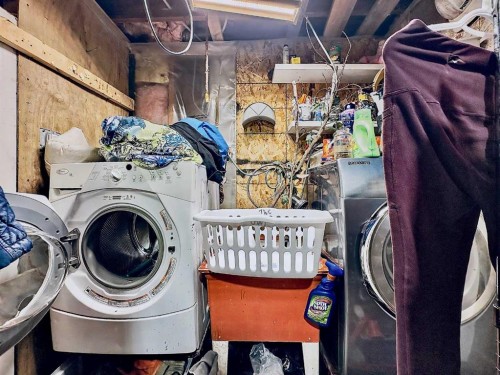 7204 21A Street Se, Calgary, AB - Indoor Photo Showing Laundry Room