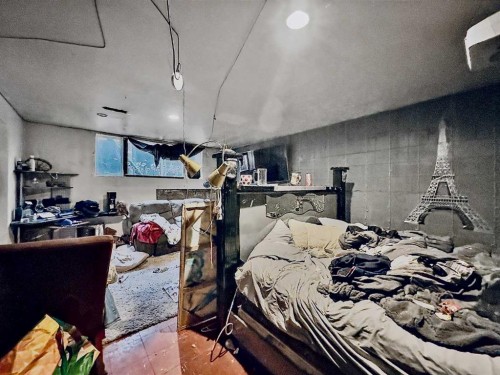 7204 21A Street Se, Calgary, AB - Indoor Photo Showing Other Room