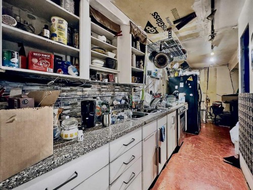 7204 21A Street Se, Calgary, AB - Indoor Photo Showing Kitchen