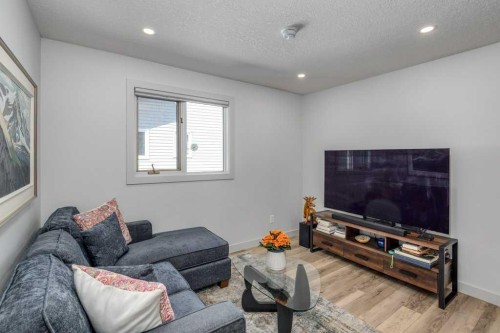 79 Riverview Circle, Cochrane, AB - Indoor Photo Showing Living Room