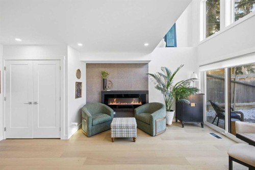 3817 18 Street Sw, Calgary, AB - Indoor With Fireplace