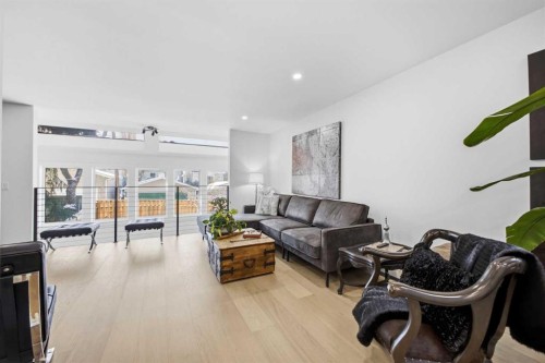 3817 18 Street Sw, Calgary, AB - Indoor Photo Showing Living Room