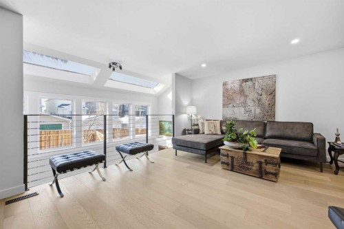 3817 18 Street Sw, Calgary, AB - Indoor Photo Showing Living Room