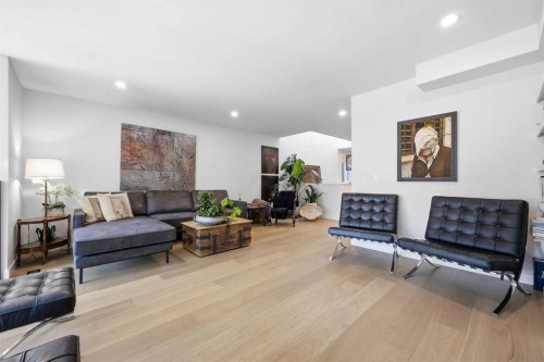 3817 18 Street Sw, Calgary, AB - Indoor Photo Showing Living Room