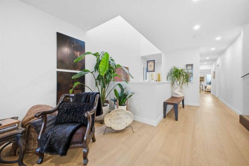 3817 18 Street Sw, Calgary, AB - Indoor Photo Showing Other Room