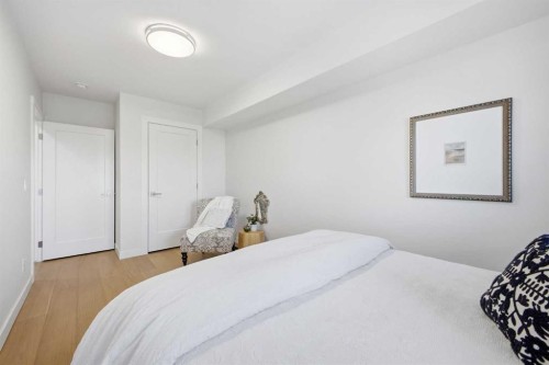 3817 18 Street Sw, Calgary, AB - Indoor Photo Showing Bedroom