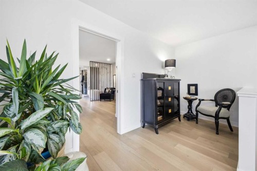 3817 18 Street Sw, Calgary, AB - Indoor Photo Showing Other Room