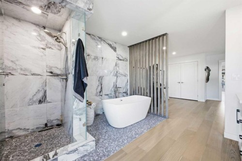 3817 18 Street Sw, Calgary, AB - Indoor Photo Showing Bathroom