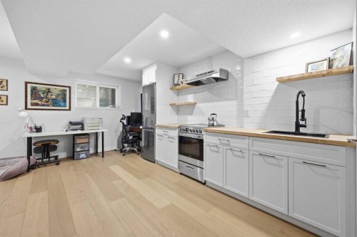 3817 18 Street Sw, Calgary, AB - Indoor Photo Showing Kitchen