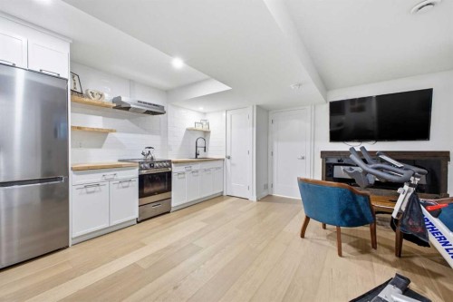 3817 18 Street Sw, Calgary, AB - Indoor Photo Showing Kitchen