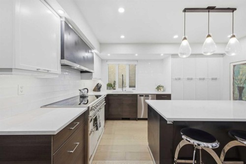 3817 18 Street Sw, Calgary, AB - Indoor Photo Showing Kitchen With Upgraded Kitchen