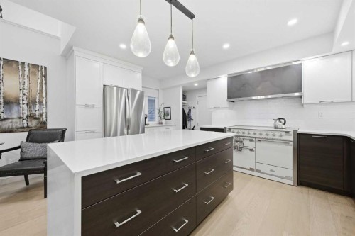 3817 18 Street Sw, Calgary, AB - Indoor Photo Showing Kitchen With Upgraded Kitchen