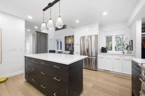3817 18 Street Sw, Calgary, AB - Indoor Photo Showing Kitchen With Upgraded Kitchen